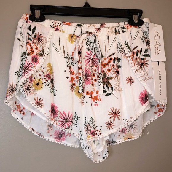 Comfy Floral Shorts! !!NWT!! - Picture 2 of 7